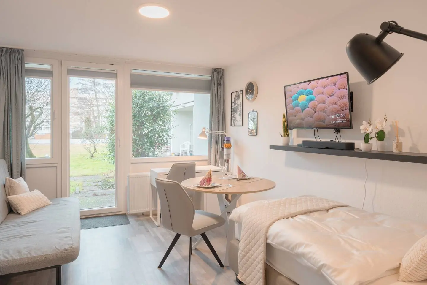 Apartment in Hannover mit Schlafsofa, Esstisch und Smart-TV